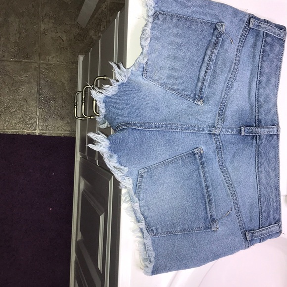 Shorts - Picture 2 of 3